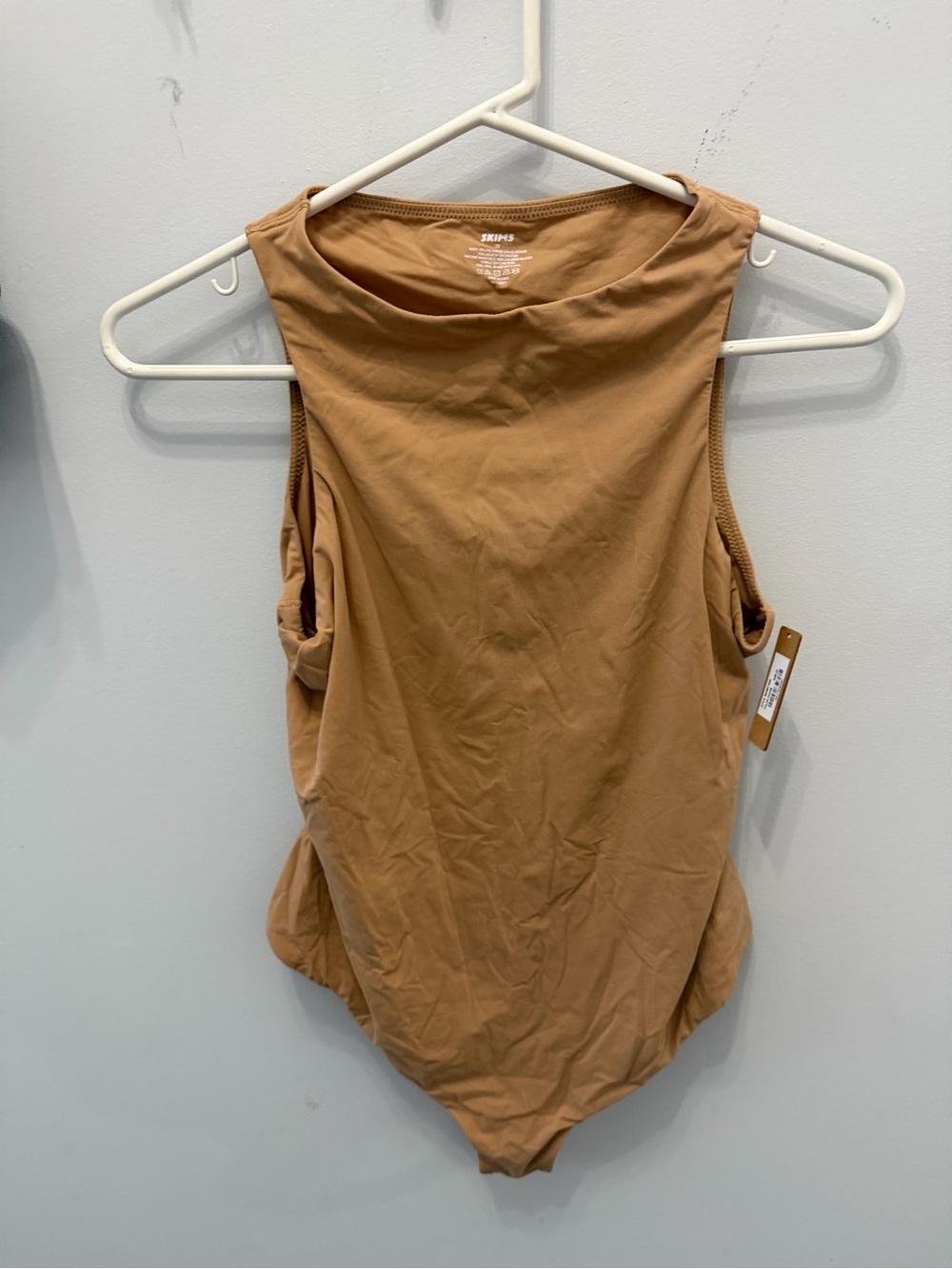 SKIMS Sleeveless Scoop-Neck Bodysuit — Caramel
